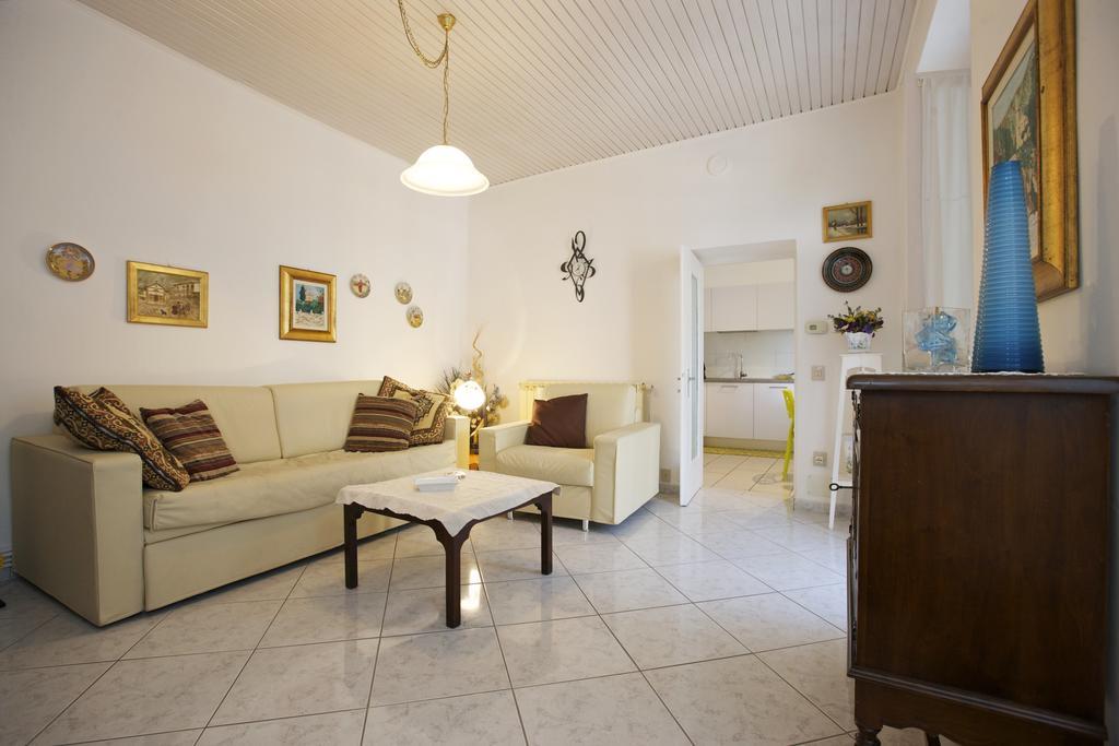 Piazzale Italia Apartment Oggebbio Luaran gambar